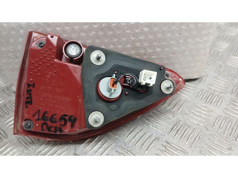 Recambio de piloto trasero derecho interior para kia stonic (yb) 1.2 cvvt referencia OEM IAM 92404H8400  