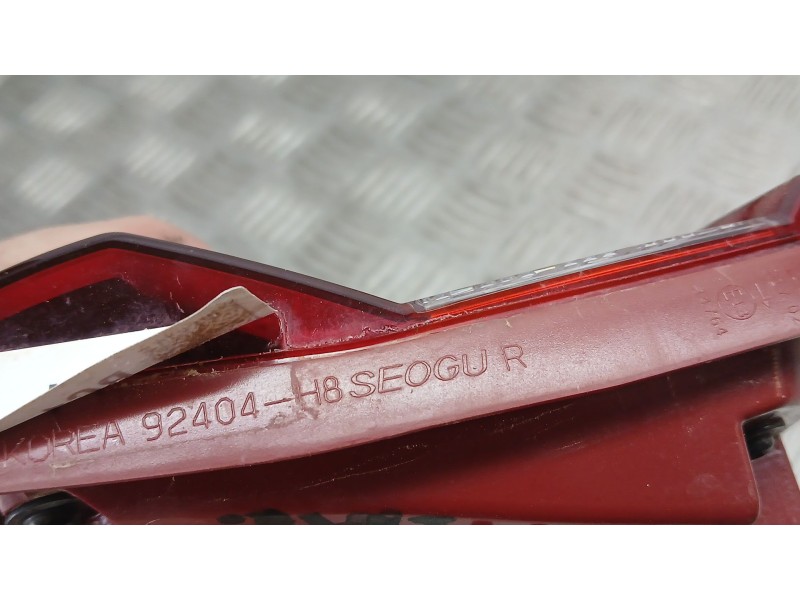 Recambio de piloto trasero derecho interior para kia stonic (yb) 1.2 cvvt referencia OEM IAM 92404H8400  