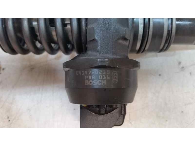 Recambio de inyector para seat leon (1p1) 1.9 tdi referencia OEM IAM 0414720215 038130073AG BOSCH