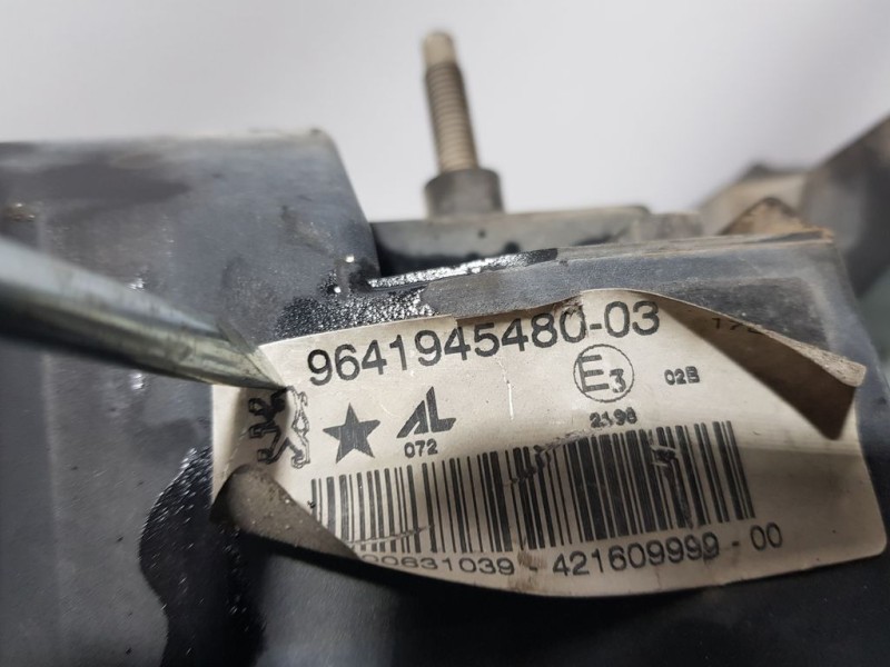 Recambio de faro antiniebla derecho para peugeot 407 sr confort referencia OEM IAM 964194548003  