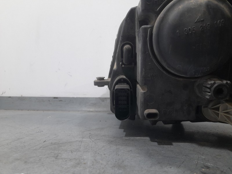 Recambio de faro derecho para volkswagen touran (1t3) 1.6 tdi referencia OEM IAM 030126820400  