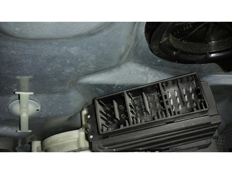 Recambio de elevalunas delantero izquierdo para seat ibiza (6l1) 1.9 tdi referencia OEM IAM 63L837751BF 12+12+8 PINS 