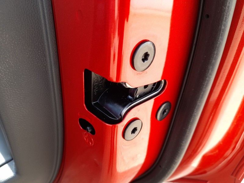 Recambio de cerradura puerta trasera derecha para mg zs suv (azs1) 1.0 t-gdi referencia OEM IAM 10845783  