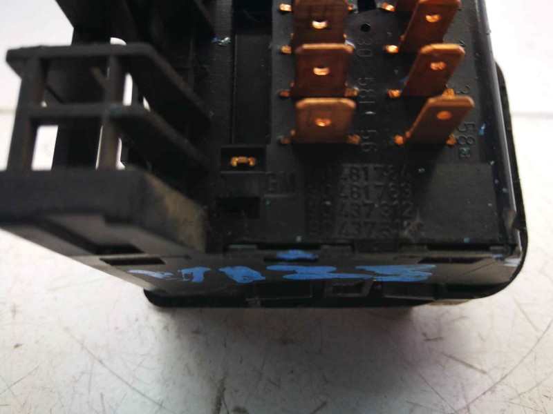 Recambio de mando luces para opel corsa b 1.7 diesel referencia OEM IAM 90481764  