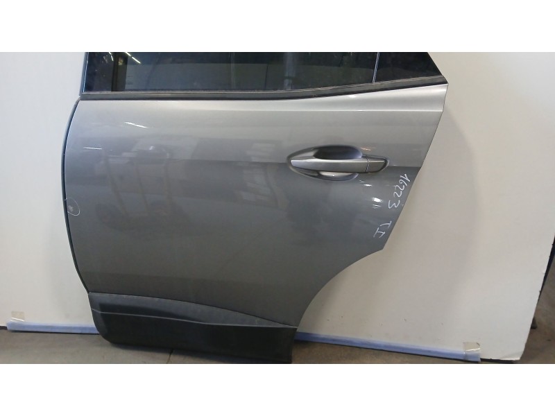 Recambio de puerta trasera izquierda para peugeot 3008 active referencia OEM IAM 9812317280  TOCADA
