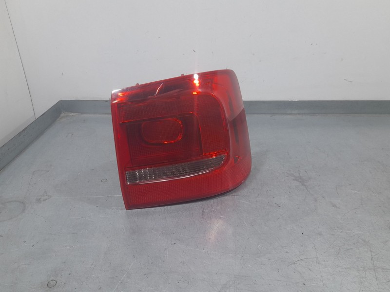 Recambio de piloto trasero derecho exterior para volkswagen touran (1t3) 1.6 tdi referencia OEM IAM 1T0945096R 176405 HELLA