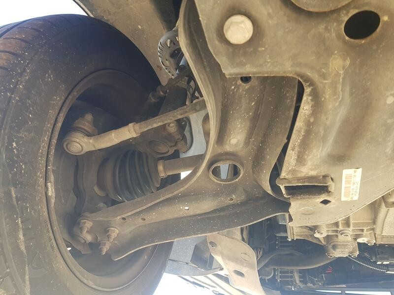 Recambio de brazo suspension inferior delantero izquierdo para skoda fabia ii (542) 1.2 12v referencia OEM IAM 6R0407151E  