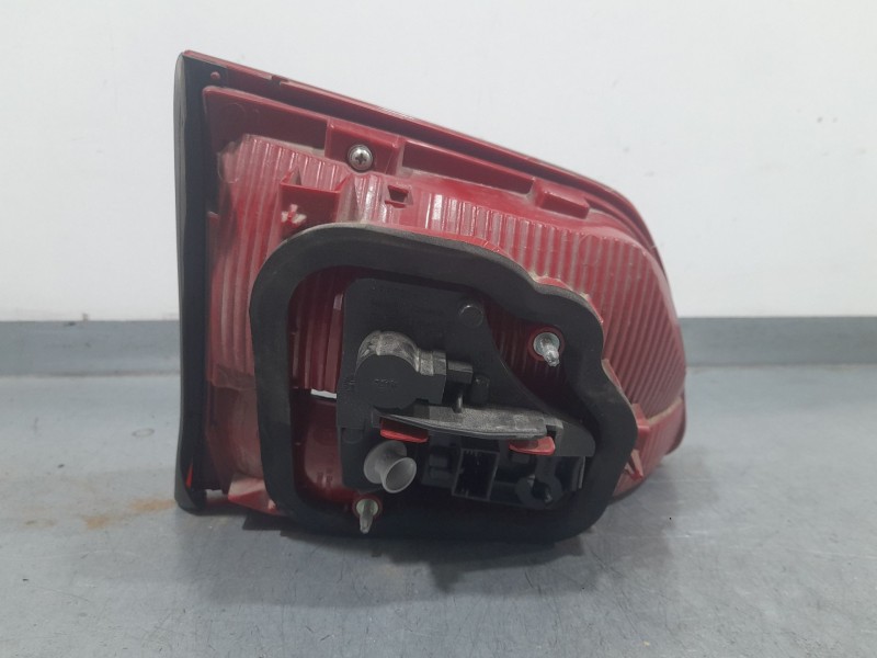 Recambio de piloto trasero derecho interior para volkswagen touran (1t3) 1.6 tdi referencia OEM IAM 1T0945094A 176443 HELLA