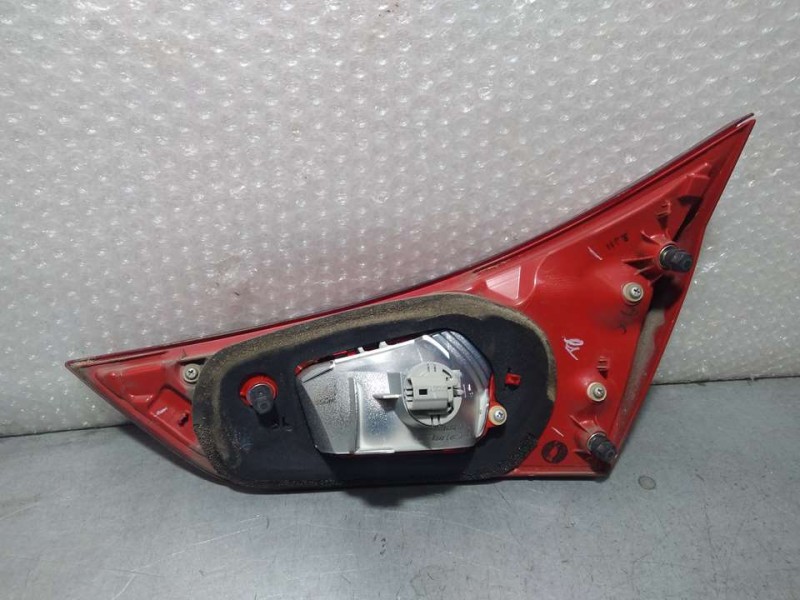 Recambio de piloto trasero izquierdo interior para toyota auris active referencia OEM IAM 8159102450 02260 KOITO INTERIOR