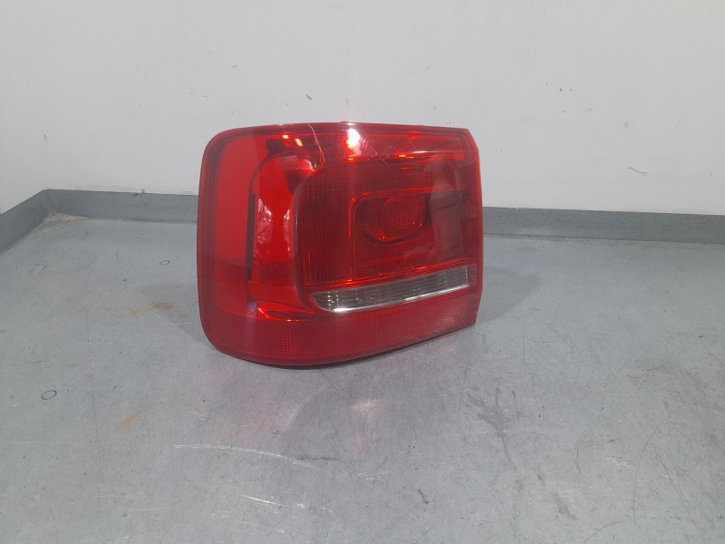 Recambio de piloto trasero izquierdo exterior para volkswagen touran (1t3) 1.6 tdi referencia OEM IAM 1T0945095R 03770138 HELLA