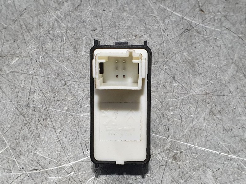 Recambio de mando elevalunas delantero derecho para peugeot 3008 active referencia OEM IAM 98044803ZD  