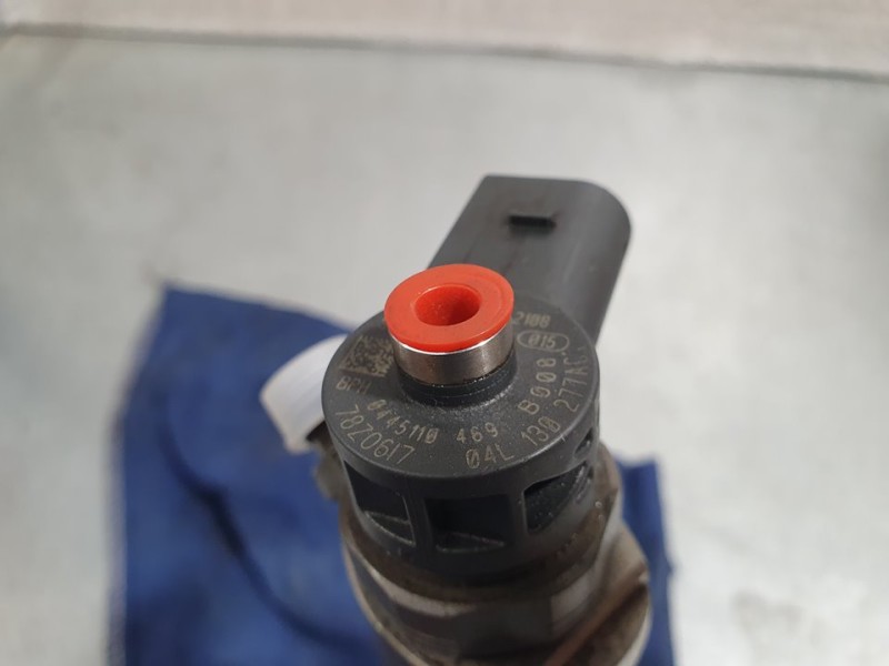 Recambio de inyector para audi a3 (8vk) 2.0 16v tdi referencia OEM IAM 04L130277AC 0445110469 BOSCH
