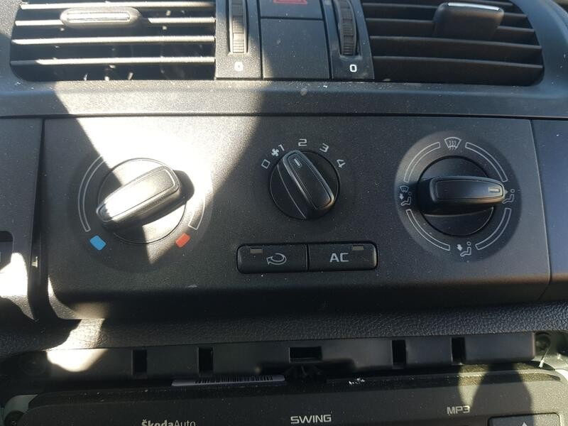 Recambio de mando calefaccion / aire acondicionado para skoda fabia ii (542) 1.2 12v referencia OEM IAM 5J0820045E  