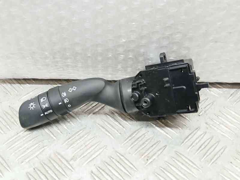 Recambio de mando luces para toyota rav4 hybrid 4x4 advance referencia OEM IAM 33400171781  