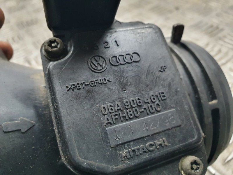 Recambio de caudalimetro para volkswagen golf iv berlina (1j1) básico referencia OEM IAM 06A906461B AFH60100 HITACHI