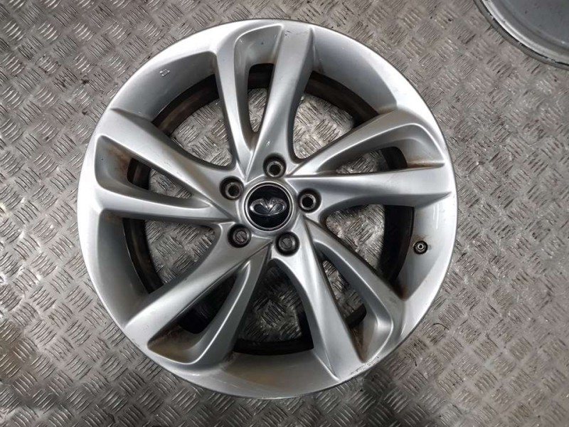 Recambio de juego llantas aluminio para infiniti q30 1.5d referencia OEM IAM 7X18 5 TORN ET 49 ALUMINIO 