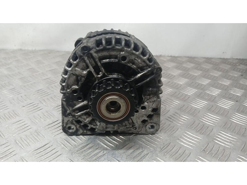 Recambio de alternador para volkswagen transporter t5 autobús (7hb, 7hj, 7eb, 7ej) 2.5 tdi referencia OEM IAM 070903024R BOSCH 0