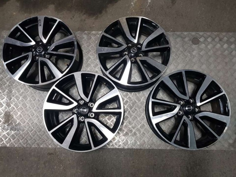 Recambio de juego llantas aluminio para nissan x-trail (t32) acenta referencia OEM IAM 7X19 5 TRON ET 40 ALUMINIO 