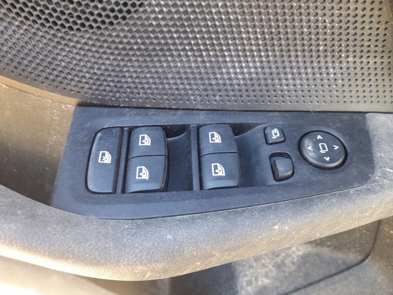 Recambio de mando elevalunas delantero izquierdo para bmw serie 1 lim. (f40) 118d referencia OEM IAM 61317948784 C/MANDO RETROVI