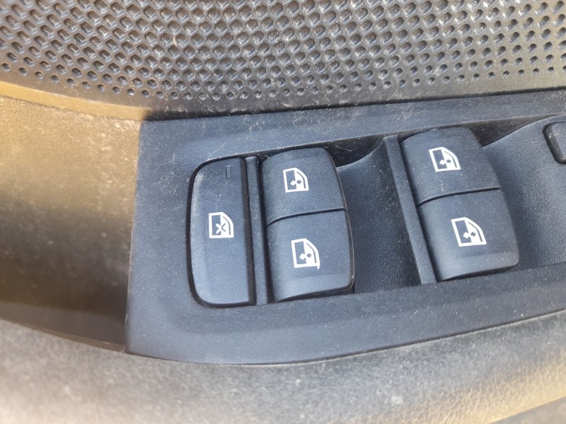 Recambio de mando elevalunas delantero izquierdo para bmw serie 1 lim. (f40) 118d referencia OEM IAM 61317948784 C/MANDO RETROVI