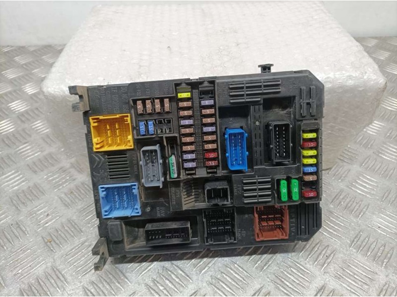 Recambio de caja reles / fusibles para citroën berlingo feel m 5p referencia OEM IAM 9845141280 28751768 