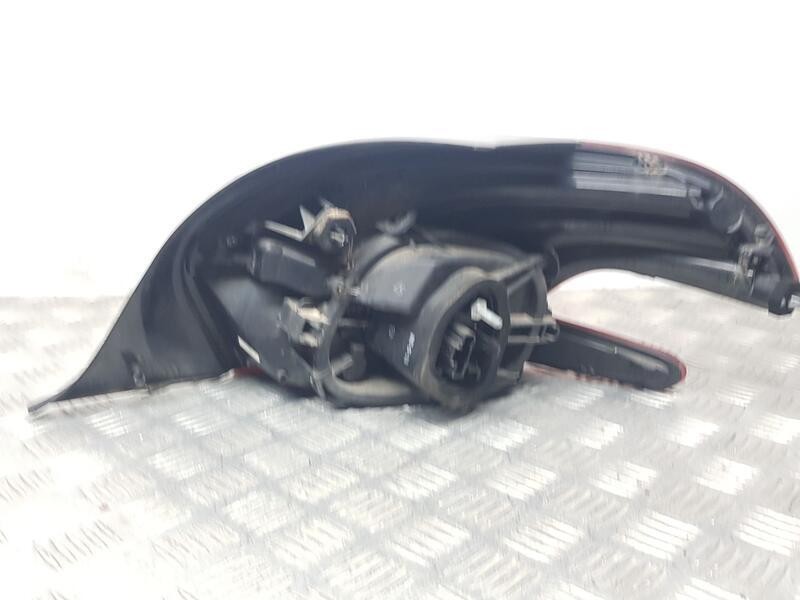 Recambio de piloto trasero izquierdo para peugeot 208 signature referencia OEM IAM 9825601280  