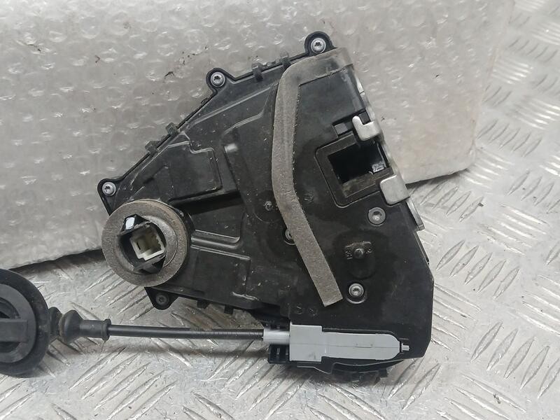 Recambio de cerradura puerta trasera derecha para renault captur ii evolution referencia OEM IAM 825021122R  