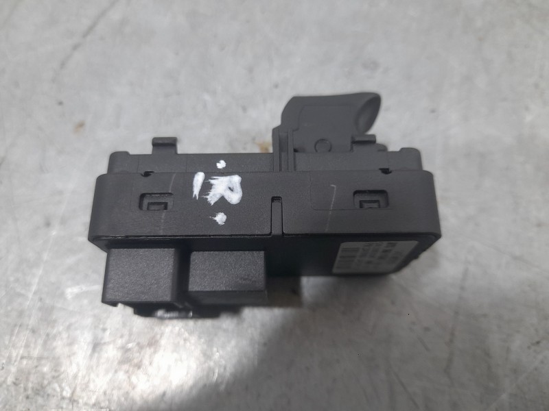 Recambio de mando elevalunas delantero derecho para mg zs suv (azs1) 1.0 t-gdi referencia OEM IAM 10470986  