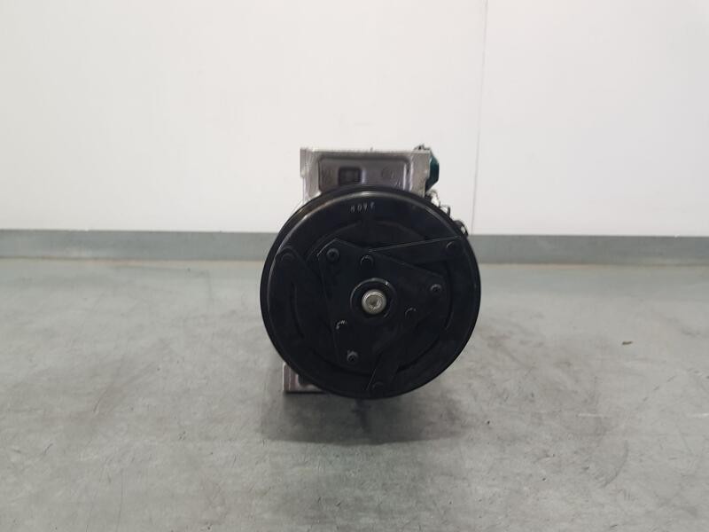 Recambio de compresor aire acondicionado para renault captur ii evolution referencia OEM IAM 926004423R  