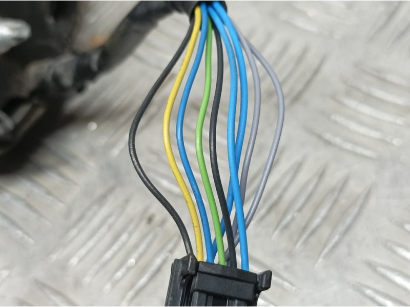 Recambio de retrovisor izquierdo para renault scenic iii dynamique referencia OEM IAM 963021615R  ELECTRICO 9 CABLES SIN