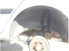 PLASTICO PASE RUEDA TRAS. IZQ. 5J6810971 