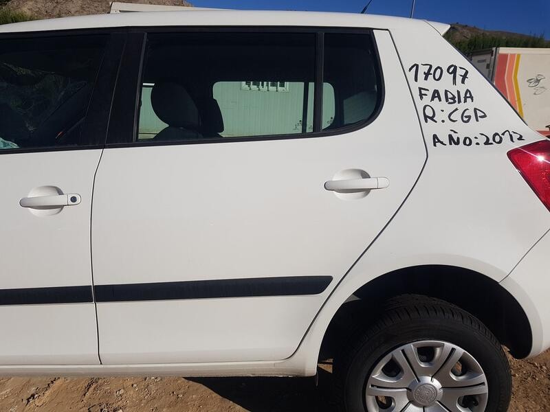 Recambio de puerta trasera izquierda para skoda fabia ii (542) 1.2 12v referencia OEM IAM 5J6833055  