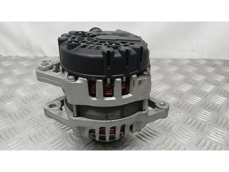 Recambio de alternador para kia rio iv (yb, sc, fb) 1.25 referencia OEM IAM 3730003BA5 VALEO 2712186