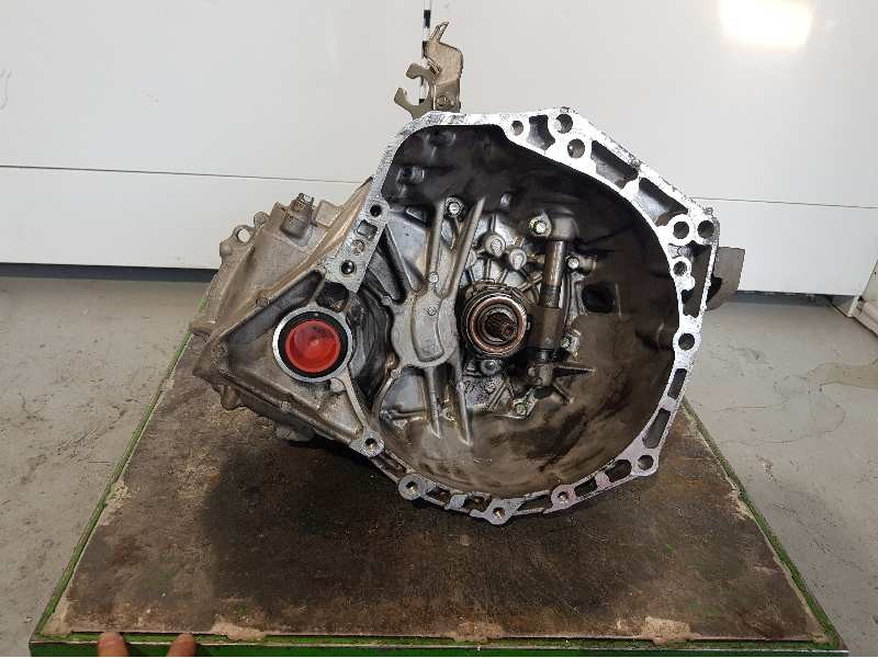 Recambio de caja cambios para toyota yaris (ksp9/scp9/nlp9) básico referencia OEM IAM 3030052420  5VELOCIDADES