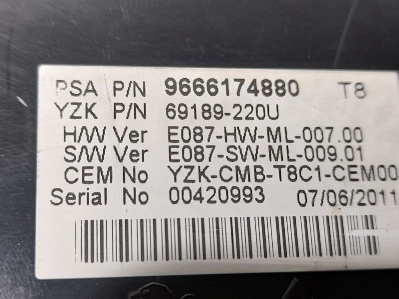 Recambio de cuadro instrumentos para peugeot 3008 confort referencia OEM IAM 9666174880 69189220U 