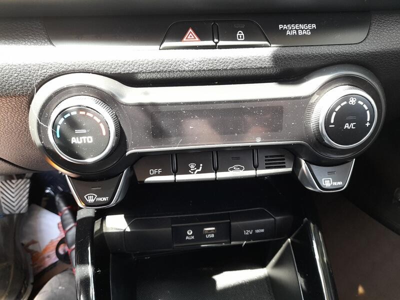 Recambio de mando climatizador para kia rio iv (yb, sc, fb) 1.25 referencia OEM IAM 97250H8220  C200367560