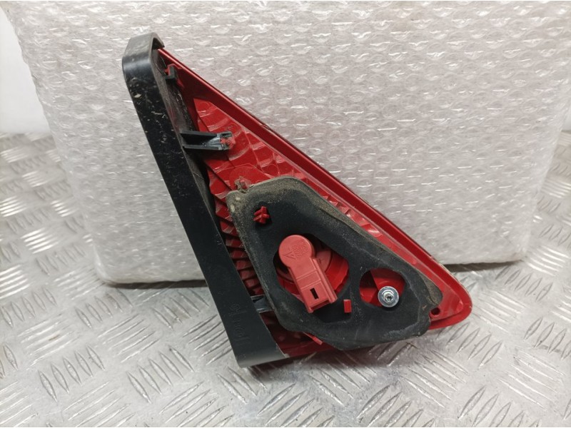 Recambio de piloto trasero derecho para peugeot 3008 confort referencia OEM IAM 9683460980  INTERIOR