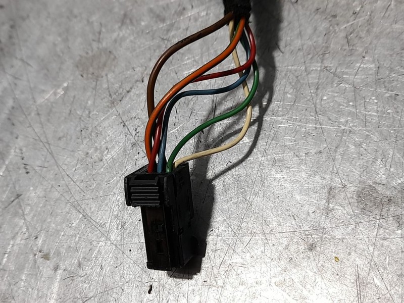 Recambio de retrovisor izquierdo para peugeot 3008 confort referencia OEM IAM 8153ZT  ELECTRICO 6 CABLES