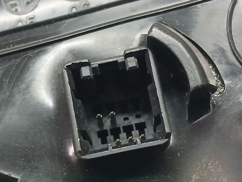 Recambio de retrovisor derecho para kia magentis emotion referencia OEM IAM 876202G110  ELECTRICO 5 PINS ROZADO