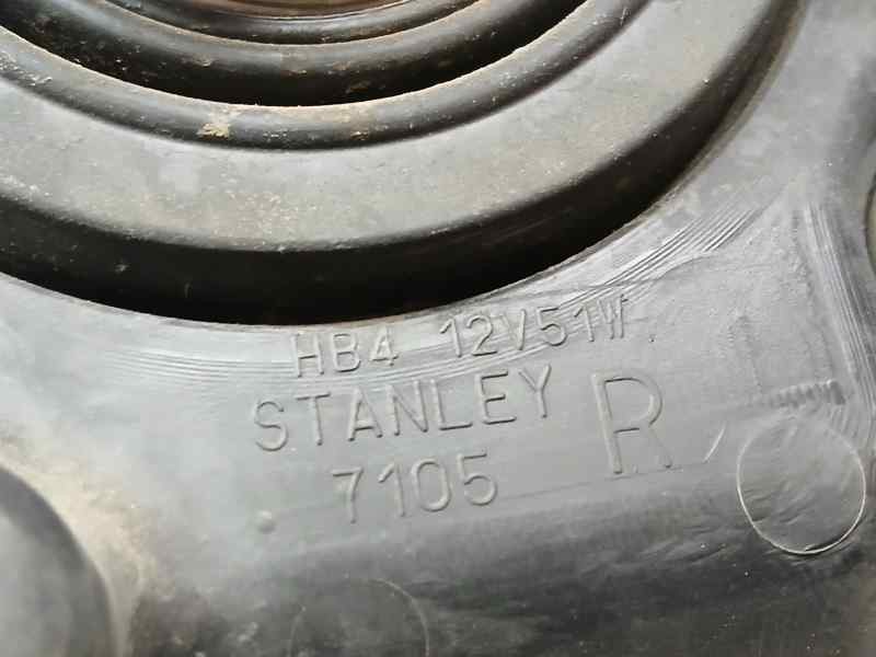 Recambio de faro derecho para toyota corolla verso (r1) 2.2 d-4d luna referencia OEM IAM 811300F010  PULIR