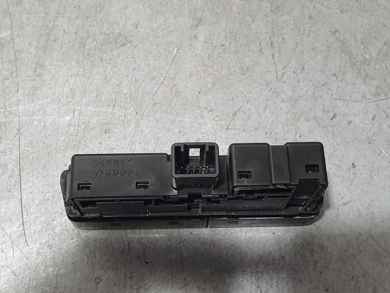 Recambio de warning para suzuki vitara 1.6 ddis comfort 4x4 referencia OEM IAM 75H605  