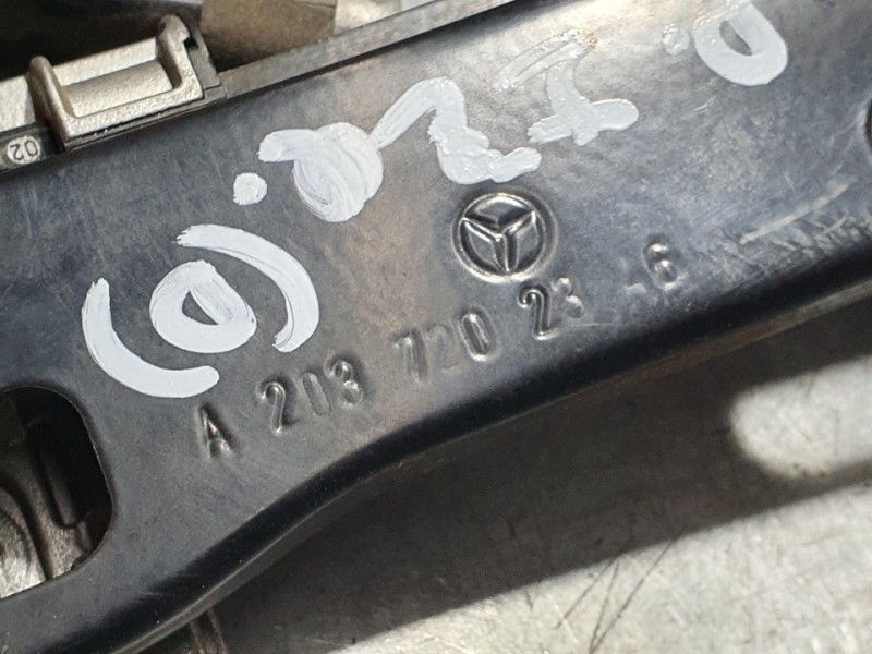 Recambio de elevalunas delantero izquierdo para mercedes-benz clase c (w203) berlina 220 cdi (203.006) referencia OEM IAM A20372