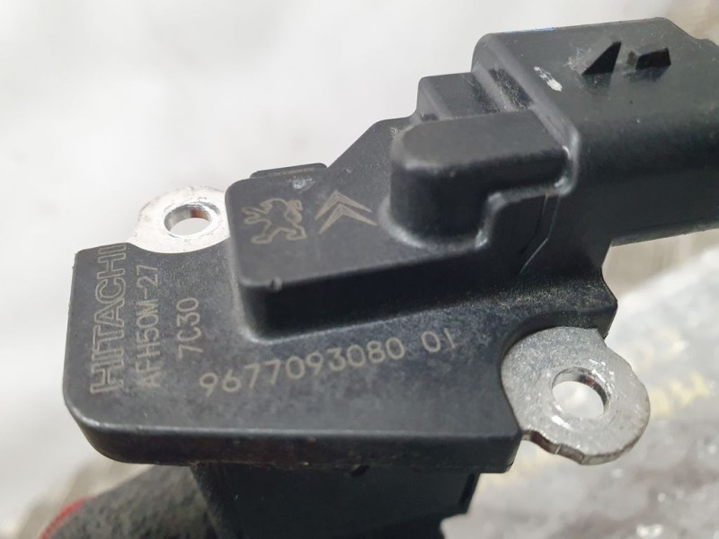 Recambio de caudalimetro para peugeot partner tepee referencia OEM IAM 9677093080 AFH50M27 HITACHI