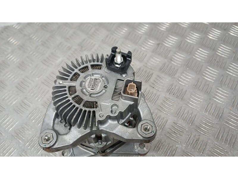Recambio de alternador para renault megane iii berlina 5 p dynamique referencia OEM IAM 231000024R MITSUBISHI A002TX0481