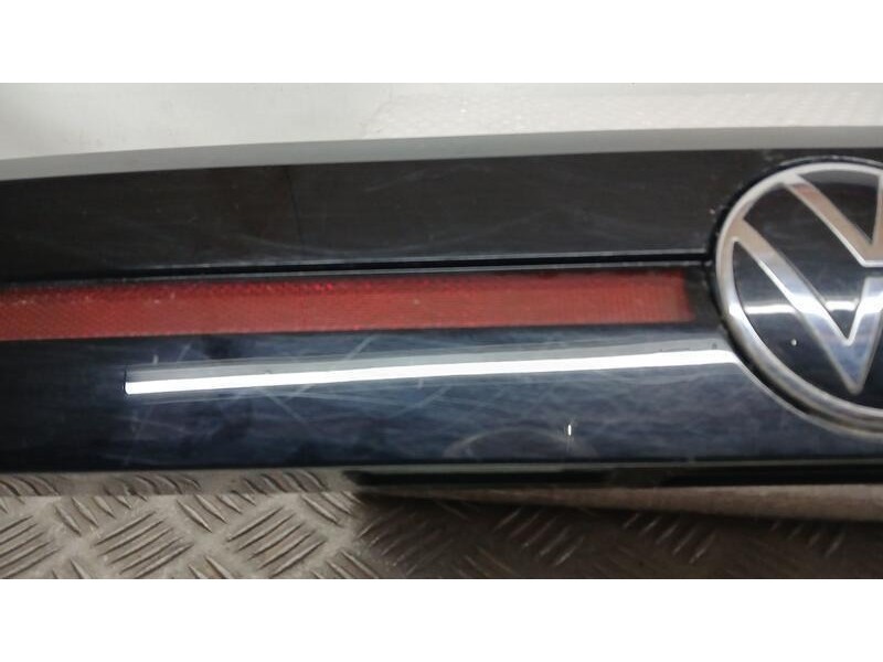 Recambio de piloto trasero central para volkswagen t-cross (c11, d31) 1.0 tsi referencia OEM IAM 2GM827577H ROZADO 