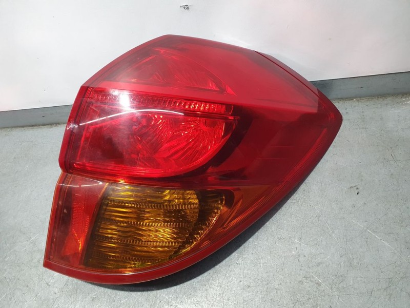 Recambio de piloto trasero derecho para subaru legacy familiar/outback b13 (bp) 2.5i outback referencia OEM IAM 84201AG000  