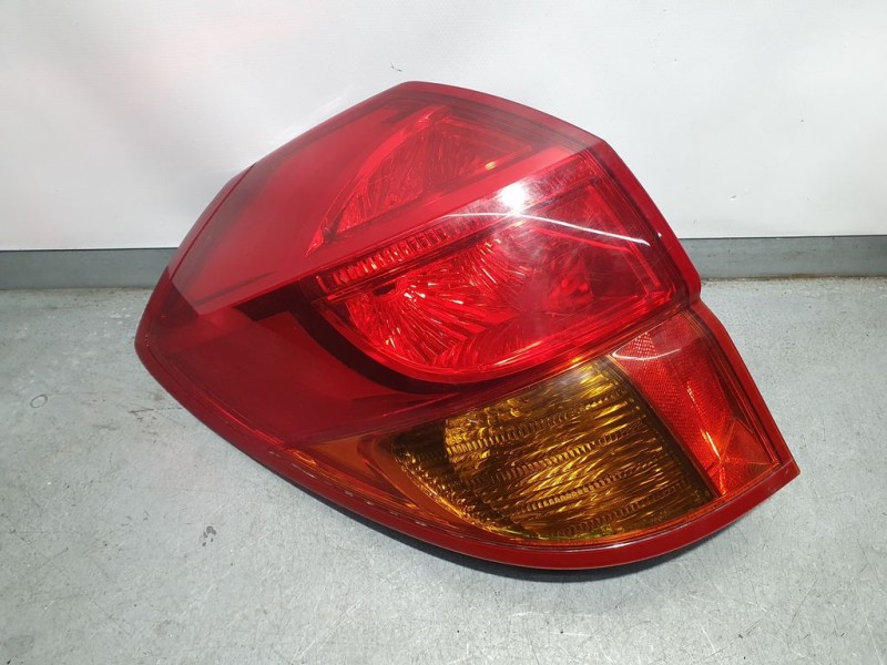 Recambio de piloto trasero izquierdo para subaru legacy familiar/outback b13 (bp) 2.5i outback referencia OEM IAM 84201AG010  