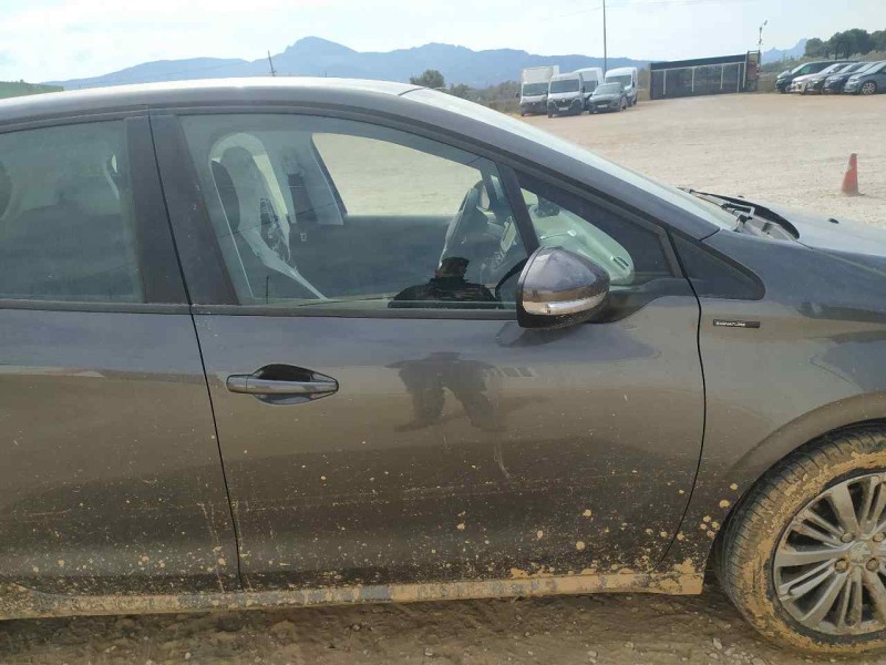 Recambio de puerta delantera derecha para peugeot 208 signature referencia OEM IAM   