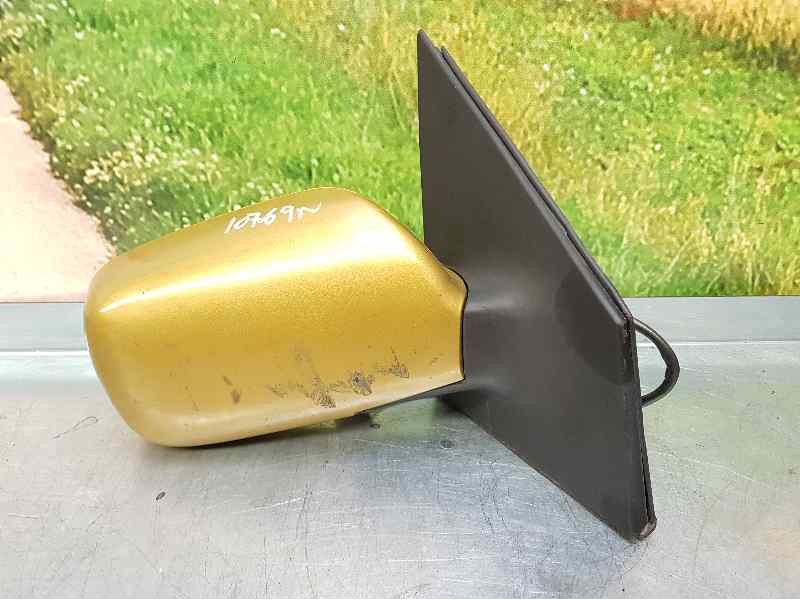 Recambio de retrovisor derecho para toyota yaris (ncp1/nlp1/scp1) 1.5 ts referencia OEM IAM  3 CABLES ELECTRICO-FALTA CRISTAL