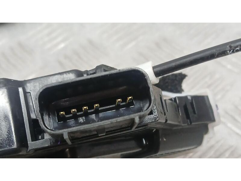 Recambio de cerradura puerta delantera izquierda para hyundai i20 active link referencia OEM IAM 81310C8020  